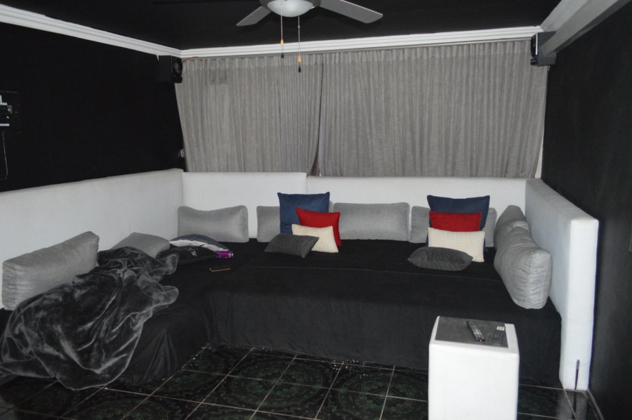 3 Bedroom Property for Sale in Flamwood North West